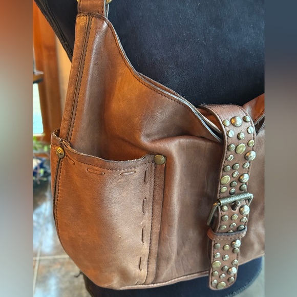 Patricia Nash Cobblestone Urbino shoulderbag. Studded strap closure, distressed - Picture 3 of 16